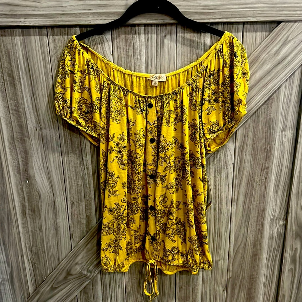 NWT Lavish Button down Top Size XL